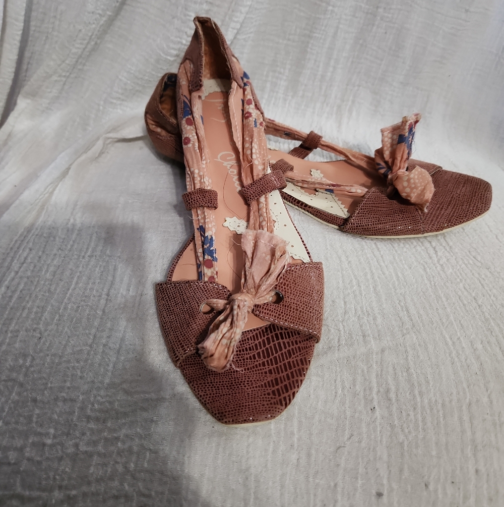 Irregular Choice Women's Peach Ragtime Sandals